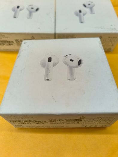 Official  Apple Airpods 4 Earbuds A3050/A3053/A3058 USB-C / Very Little Use