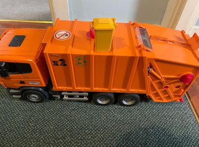 Bruder Bin Truck