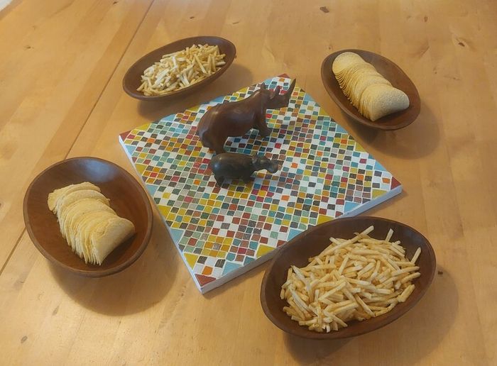Lovely Set of Four Vintage Mid Century Modern Hand-Carved Wood Nibbles Bowls in Excellent Condition.