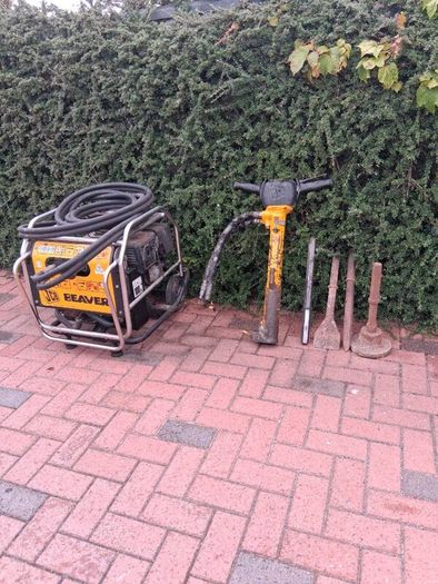 Log splitter + JCB Power pack & JCB Breaker &Tools