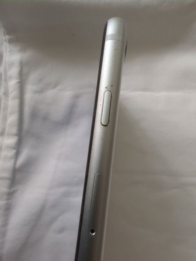 iPhone 7 white back