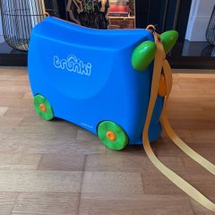 Trunki Pink Suitcase for kids