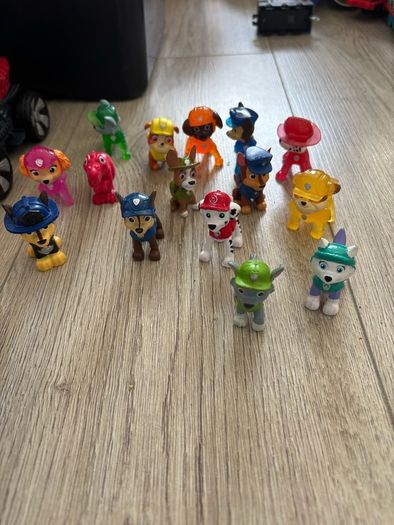 Paw patrol figures and cars