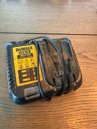 Dewalt Charger DCB115