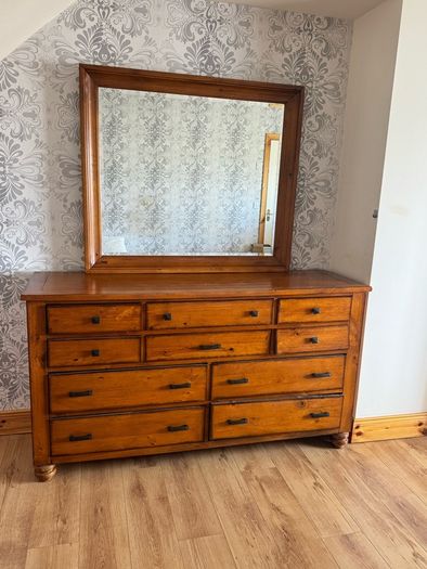 Solid wood dressing table