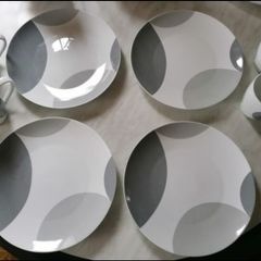 4 Dinner Plates and 4 Mugs