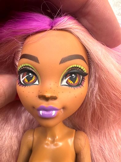 Mattel G3 Monster High Skulltimate Secrets Wave 1 Clawdeen Wolf Doll ONE hand Is Missing Used Please see photos