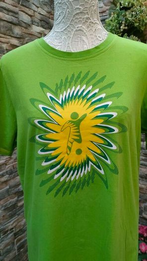 Official FIFA 2014 Brasil World Cup T-shirt  Size medium  Perfect condition  Print front and Back