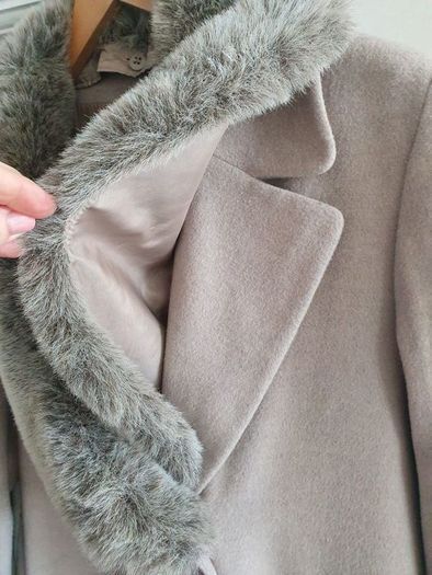 M&S wool and cashmere mix light taupe longline coat with detachable luxurious faux fur collar Sz 12 L (Fit 14-16UK)