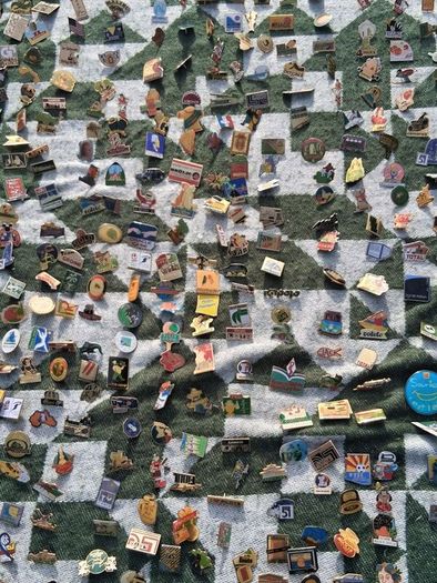 900 Vintage Enamel Pin Badges(rrp 1800-2500 euro)