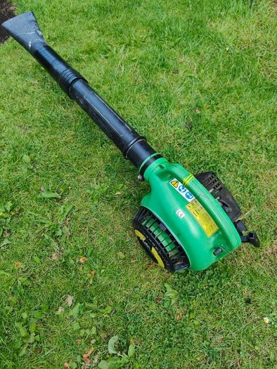 leaf blower