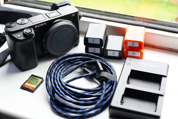 Sony a6400 + 3 lenses + accessories