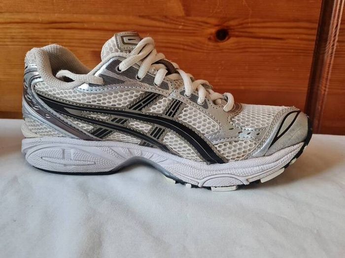 Asics gel kayano 14 grey/silver Size 4 eu 37.5 in excellent condition