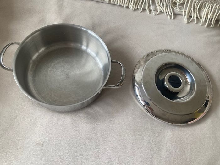 Stainless steel cooking pot - small