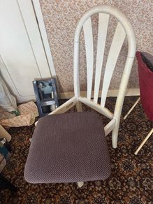 2 dining chairs read ad in full