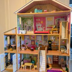 Fully furnished dollhouse