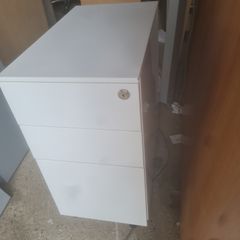 White 3 drawee metal pedestals