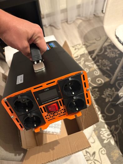power Inverter pure wave 5000w 12v to 220v eu socket or 3 pin adapter soket also
