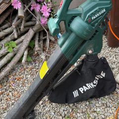 Leaf blower and vacuum