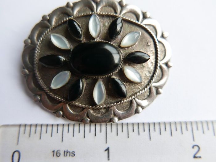Antique Sterling Silver 925 Hallmarked Gem Set Brooch 2 inches Safety catch 15,3g