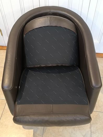 Original Natuzzi Italia "Liu" Leather Swivel Armchair - Excellent Condition
