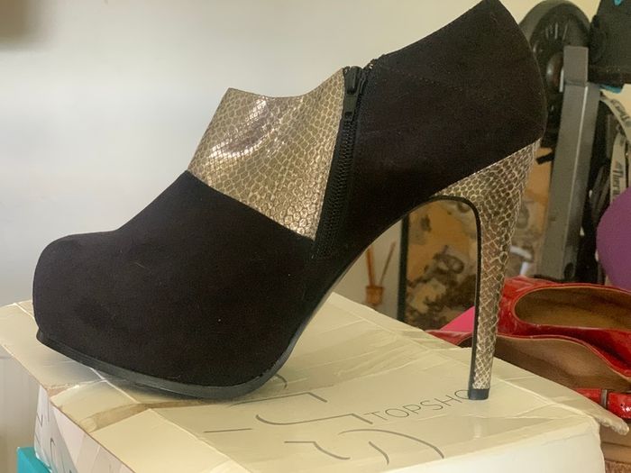 8 Pairs of Heels - size 9