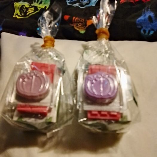 2 gift sets