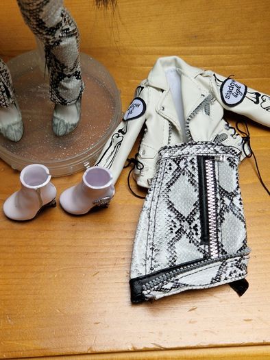 2 Rainbow High Shadow High Doll Bundle