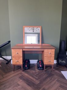 dressing table & mirror