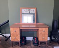 dressing table & mirror