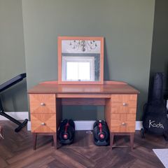 dressing table & mirror