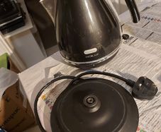 DeLonghi micalite Electric Kettle, Model KBOM3001.BK, in excellent condition and working perfect