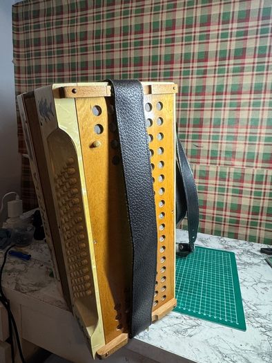Piano accordion Hohner 80 bass.