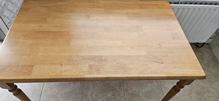 Kitchen table great condition 80 euro or open to offers