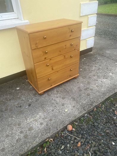 chest of drawers