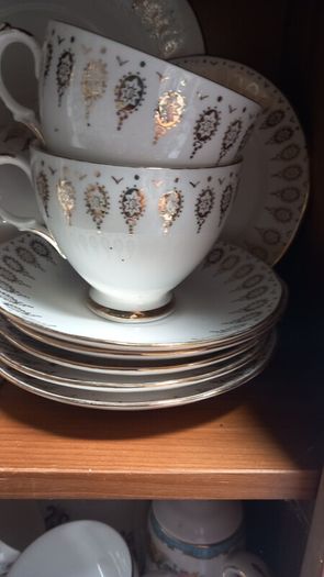 18 Piece Queen Ann China Tea Set