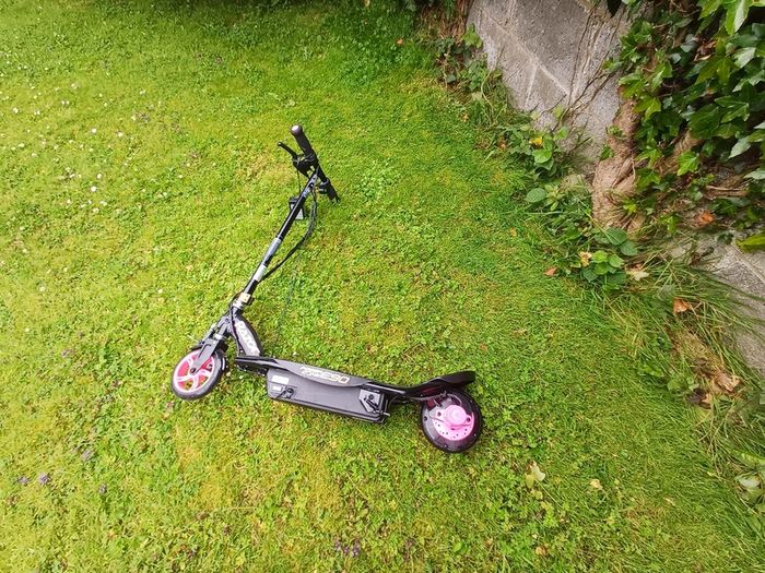 Razor E90 Pink electric scooter
