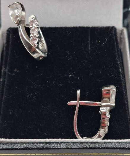 14 ct white gold earrings