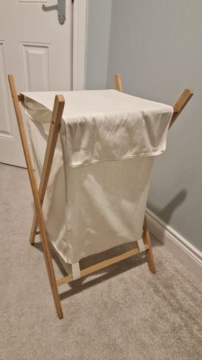 Laundry basket foldable