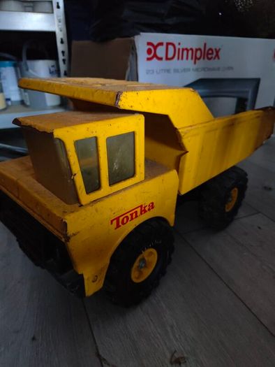 Tonka trucks dump truck and excavator