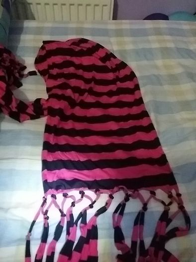 Trendy pink stripy scarf