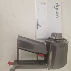 Dyson V8