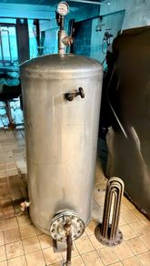 Hot water cylinder - steam heated calorifier