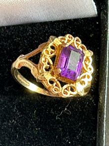 9ct gold ring with amethyst stone