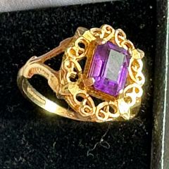 9ct gold ring with amethyst stone
