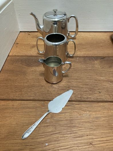 Silver teapot /Sugar bowl /milk jug and cake slice
