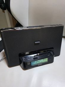 Sony Dream Machine clock radio with iPhone lightning port charger