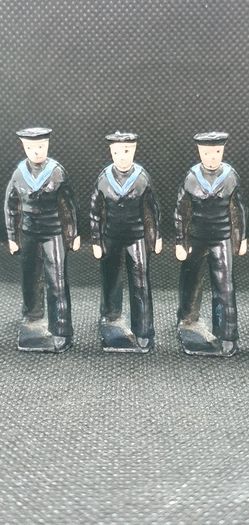 Rare and hard to find Vintage Early Britain's Hand Painted Lead Toy Soldiers (1940's) 6 Marching Sailors