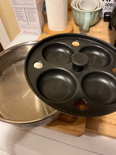 le crueset egg poacher pan