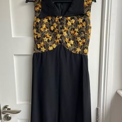 Vintage dress size 6-8 approximately